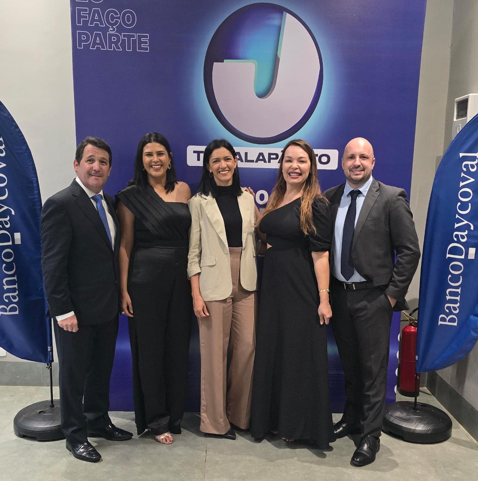 Grupo reunido em um evento institucional